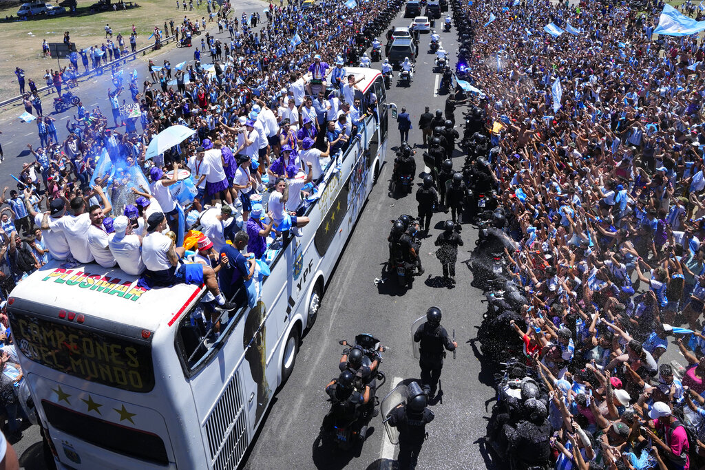 Lionel Messi and Co in a Sea of People! FIFA World Cup Winners