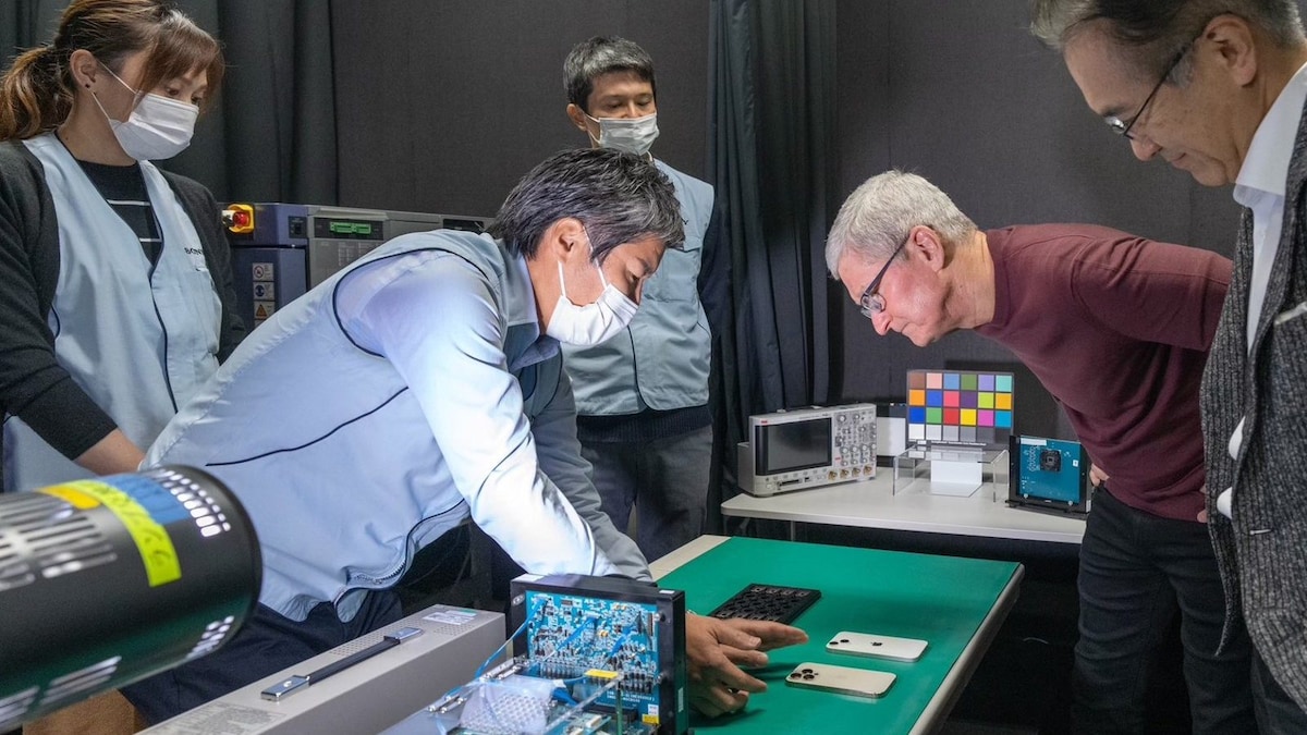 Tim Cook Talks Up Sony-Powered iPhone Cameras During His Japan Tour