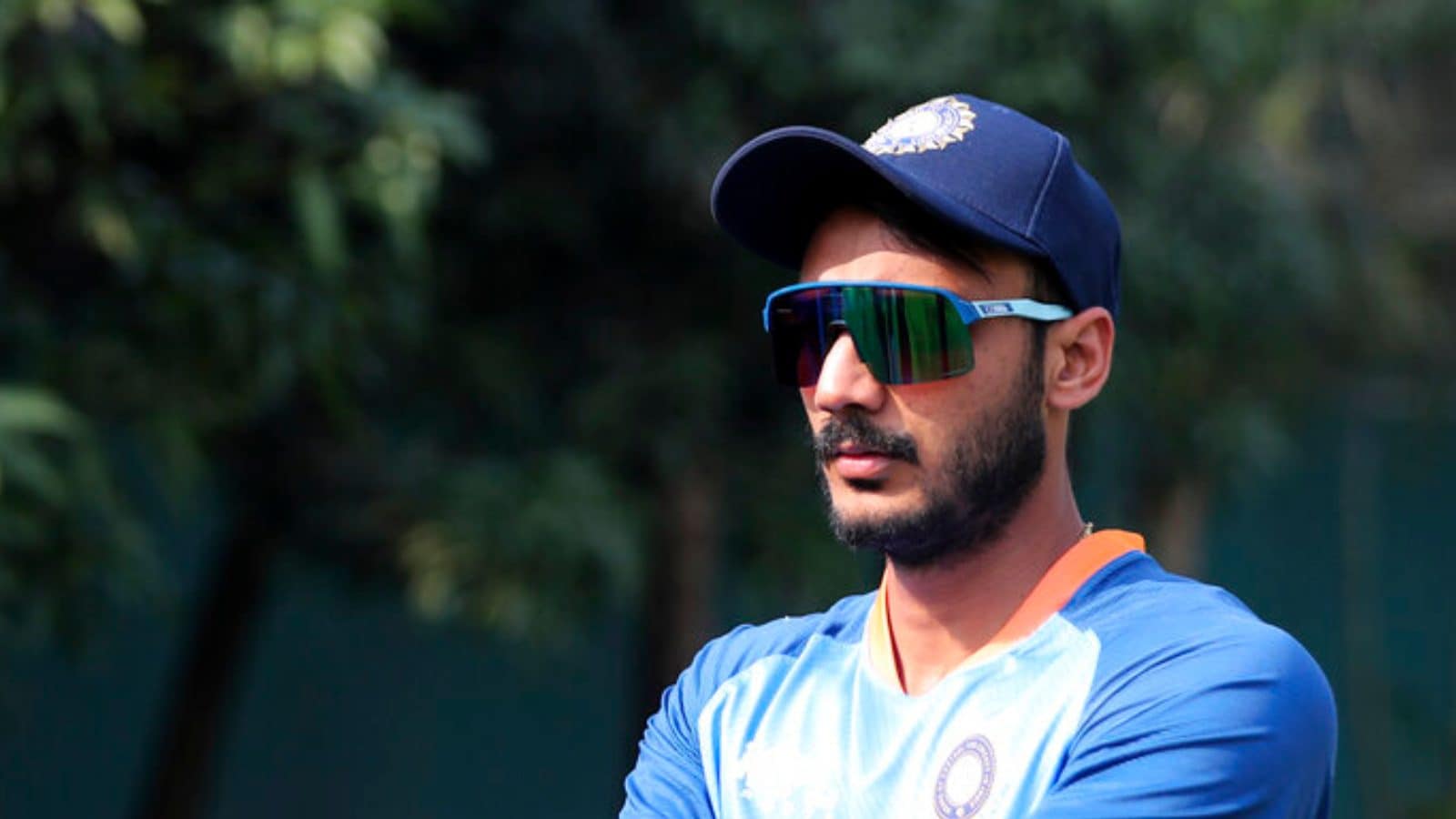 IND vs SL, 2nd ODI: Axar Patel Takes Sharp Catch to Dismiss Chamika Karunaratne | WATCH
