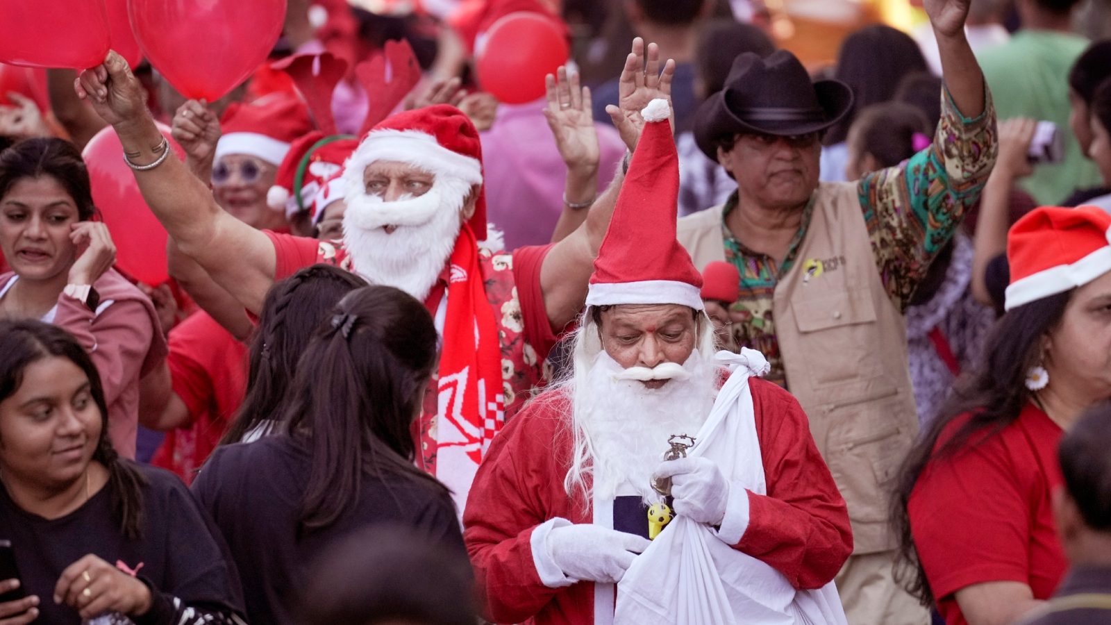 Covid Concerns Fail to Dampen Christmas Spirit, People Throng Markets