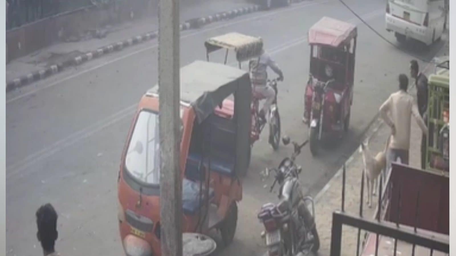 Driver Loses Control, Runs Car Over Kids on Footpath in Delhi's Gulabi ...