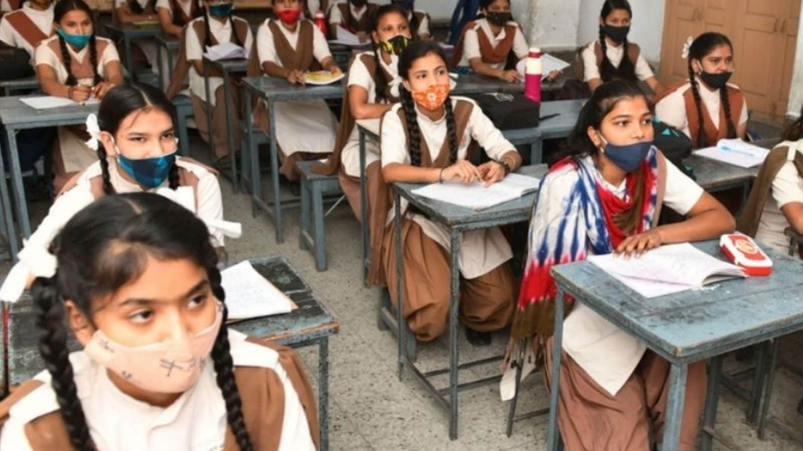 प्री-मैट्रिक स्कॉलरशिप अब केवल ओबीसी श्रेणी के तहत सरकारी स्कूलों में कक्षा 9, 10 तक सीमित है