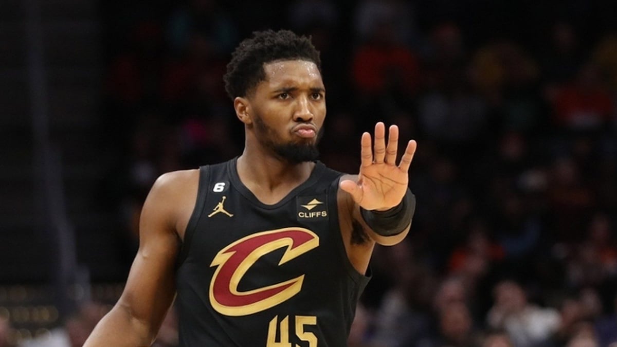 NBA: Donovan Mitchell Scores 71 as Cleveland Cavaliers Beat Chicago ...