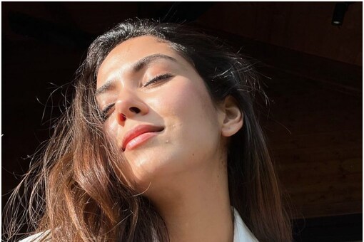 Mira Kapoor is Soaking Up the Sun with a Glowing Face and Tousled Hair ...