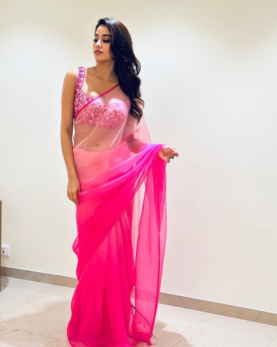 Janhvi Kapoor Is A Sight To Behold In Pink Semi-sheer Saree With ...