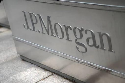 JPMorgan Chase Bank NA will have to face a lawsuit by a unit of the French maker of Ray-Ban glasses.