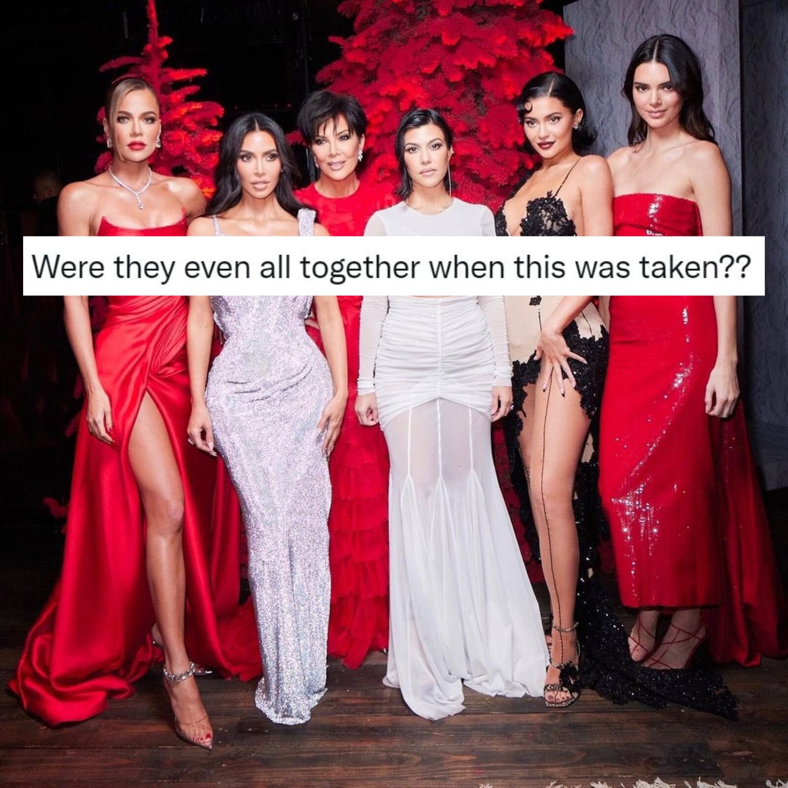1600px x 1600px - Did Kardashians 'Photoshop' Themselves Together in Christmas Pic? Twitter  is Convinced