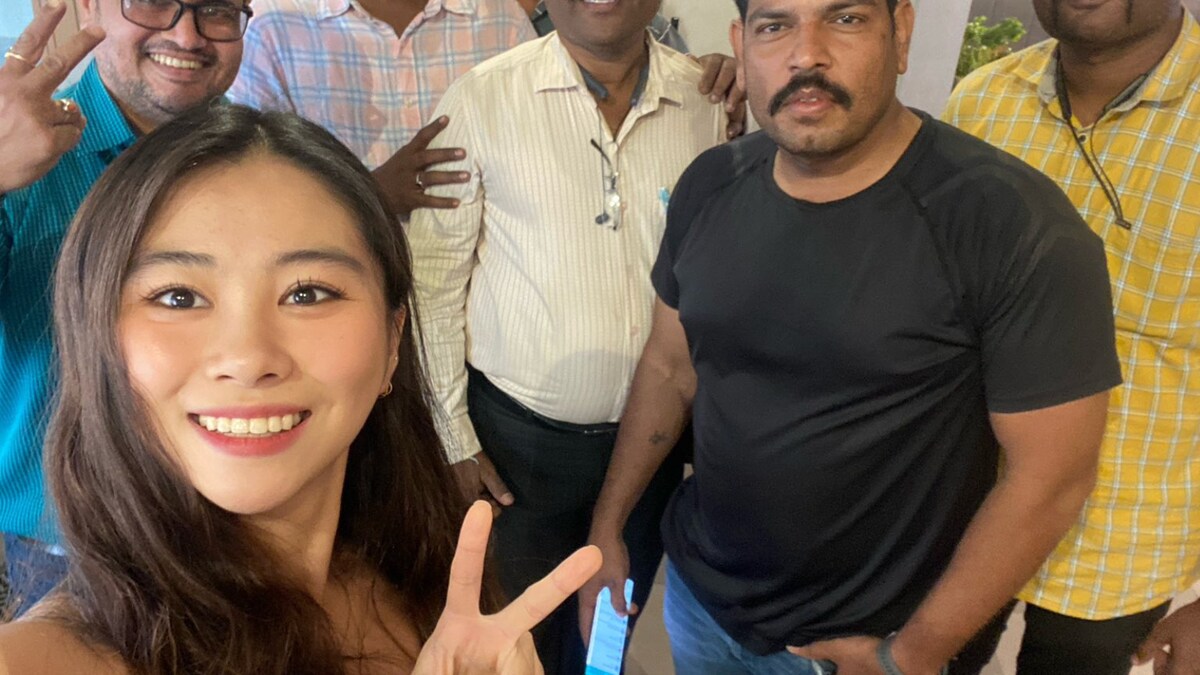 BuzzFix Korean Streamer Sexually Harassed in Mumbai What Does 'Milking it' Mean? News18