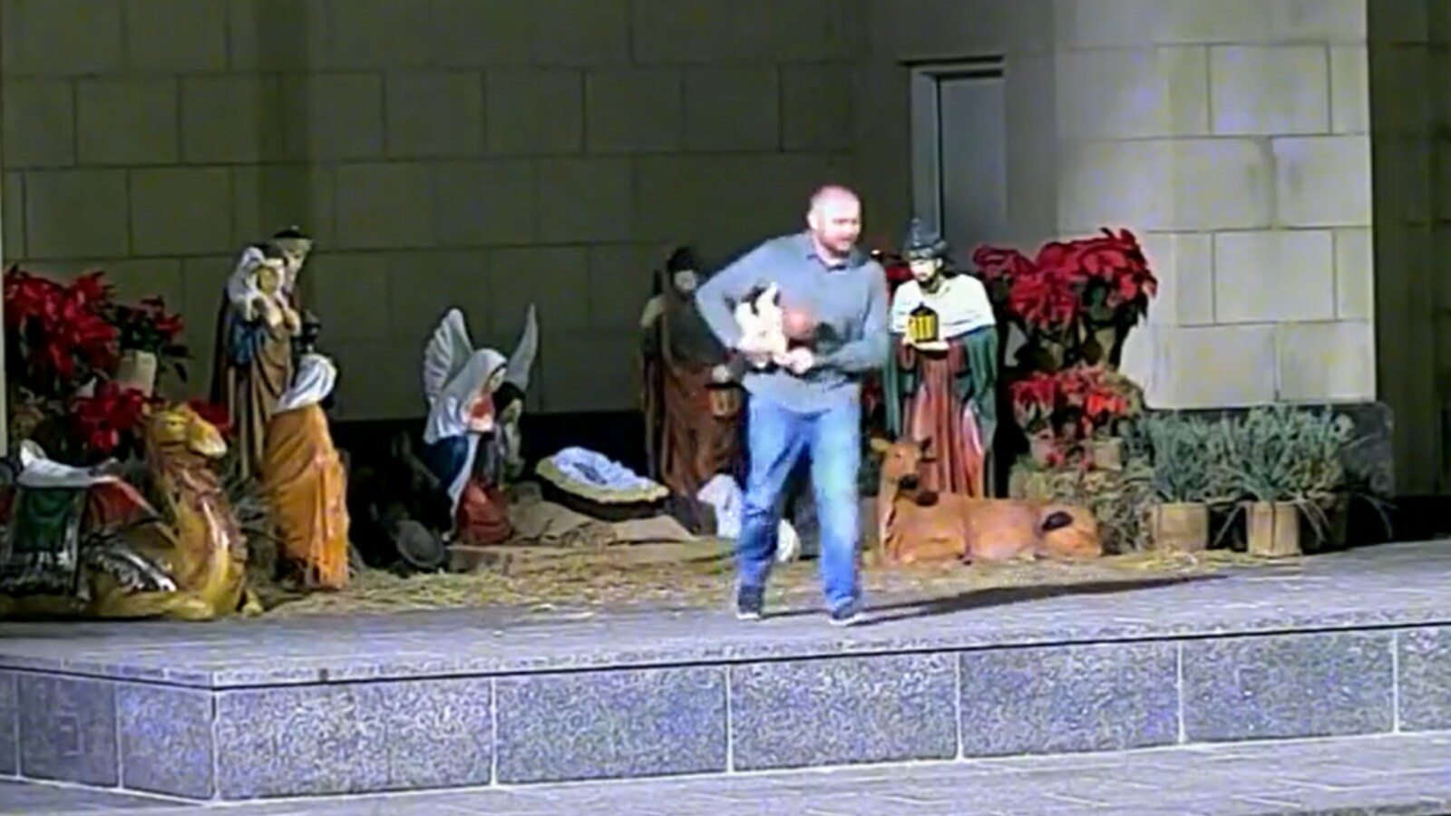 US Man Steals Baby Jesus From Nativity Scene Ahead of Christmas