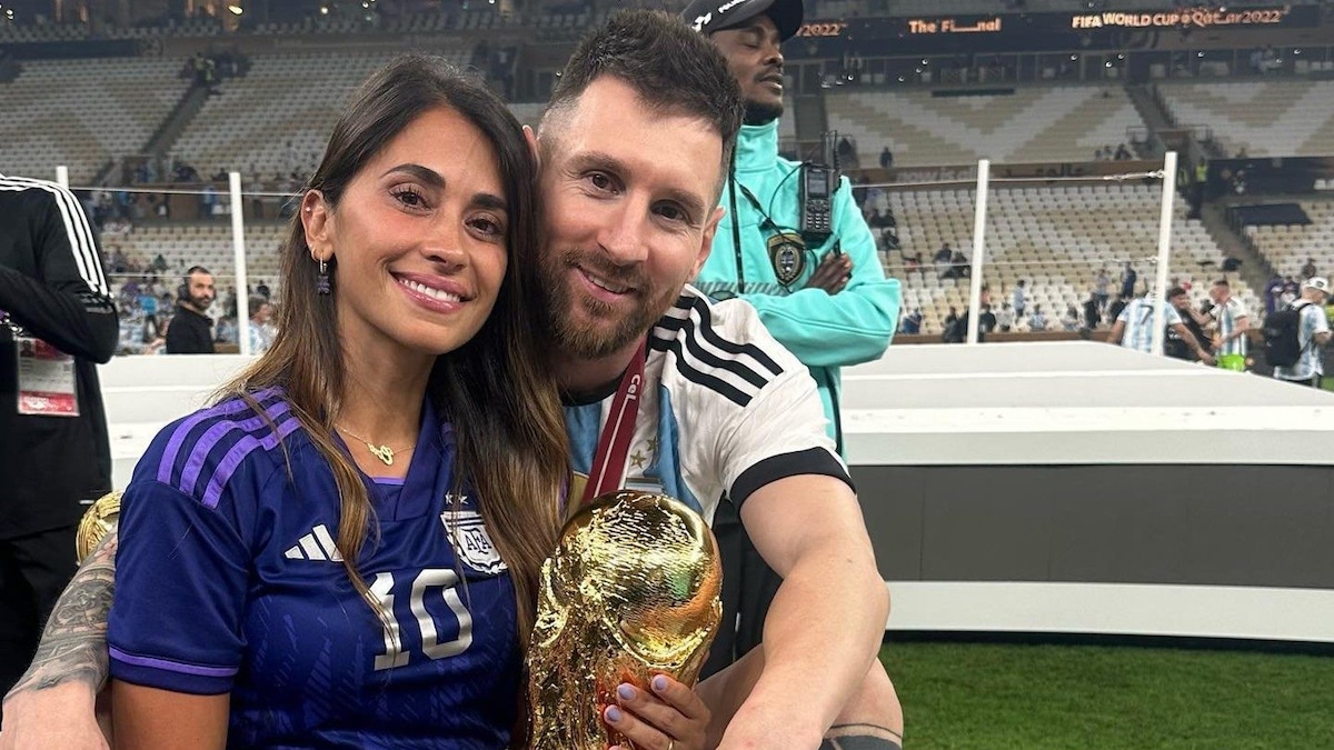 Candid Moments of Lionel Messi Celebrating World Cup Victory With Wife and Children - News18