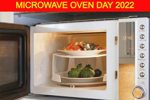 Microwave ovens can be used to cook rice, chapati, paratha, boiling or frying eggs, baking bread or pizzas and cakes, among others. (Representative image)