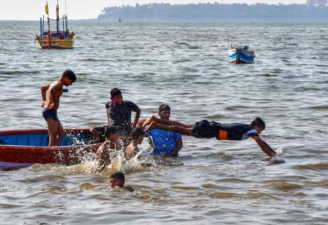 Maha: Two Fishermen Drown, One Missing After Boat Capsizes In Arabian ...