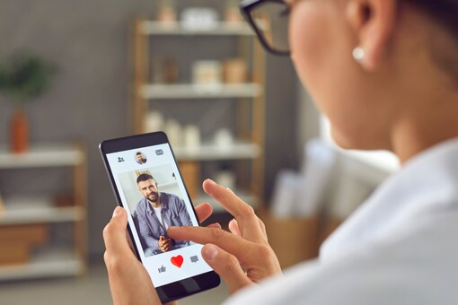 People become painfully aware of their single status during the holiday season and the beginning of the new year, reveals a dating app (Representative image/Shutterstock)
