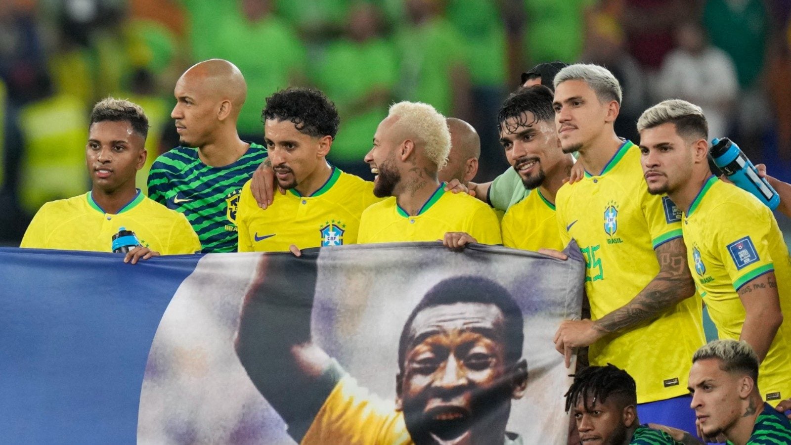 Pelé Honored By Brazilian National Team After Victory at World Cup