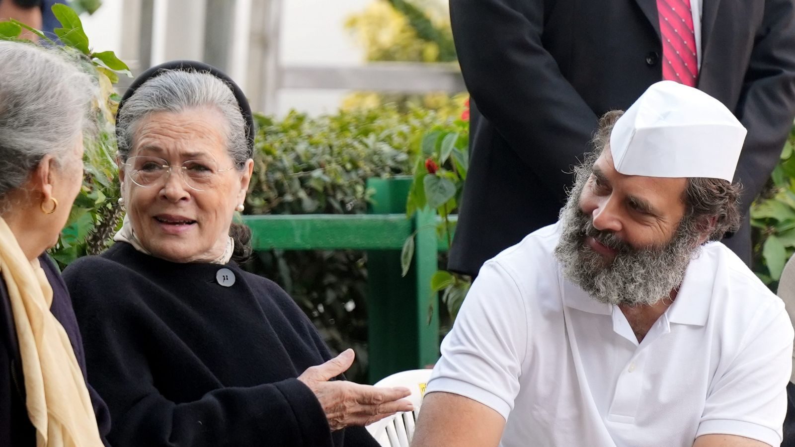 कांग्रेस के स्थापना दिवस कार्यक्रम में मां सोनिया के साथ राहुल गांधी के मार्मिक क्षण ने जीता इंटरनेट |  घड़ी
