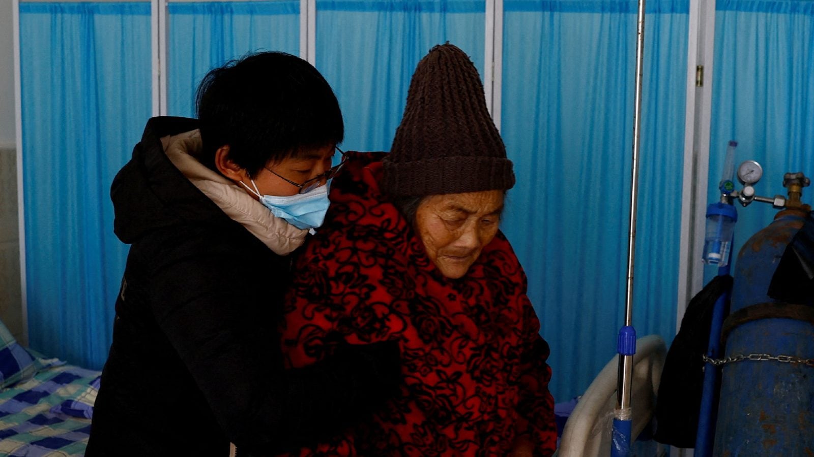China Sees Record Hospitalizations as Covid Spreads amid Festive Week
