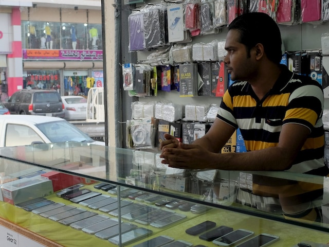 An Indian vendor waits for customers in a mobile shop in Dammam, Saudi Arabia (Image: Reuters/Representative Photo)