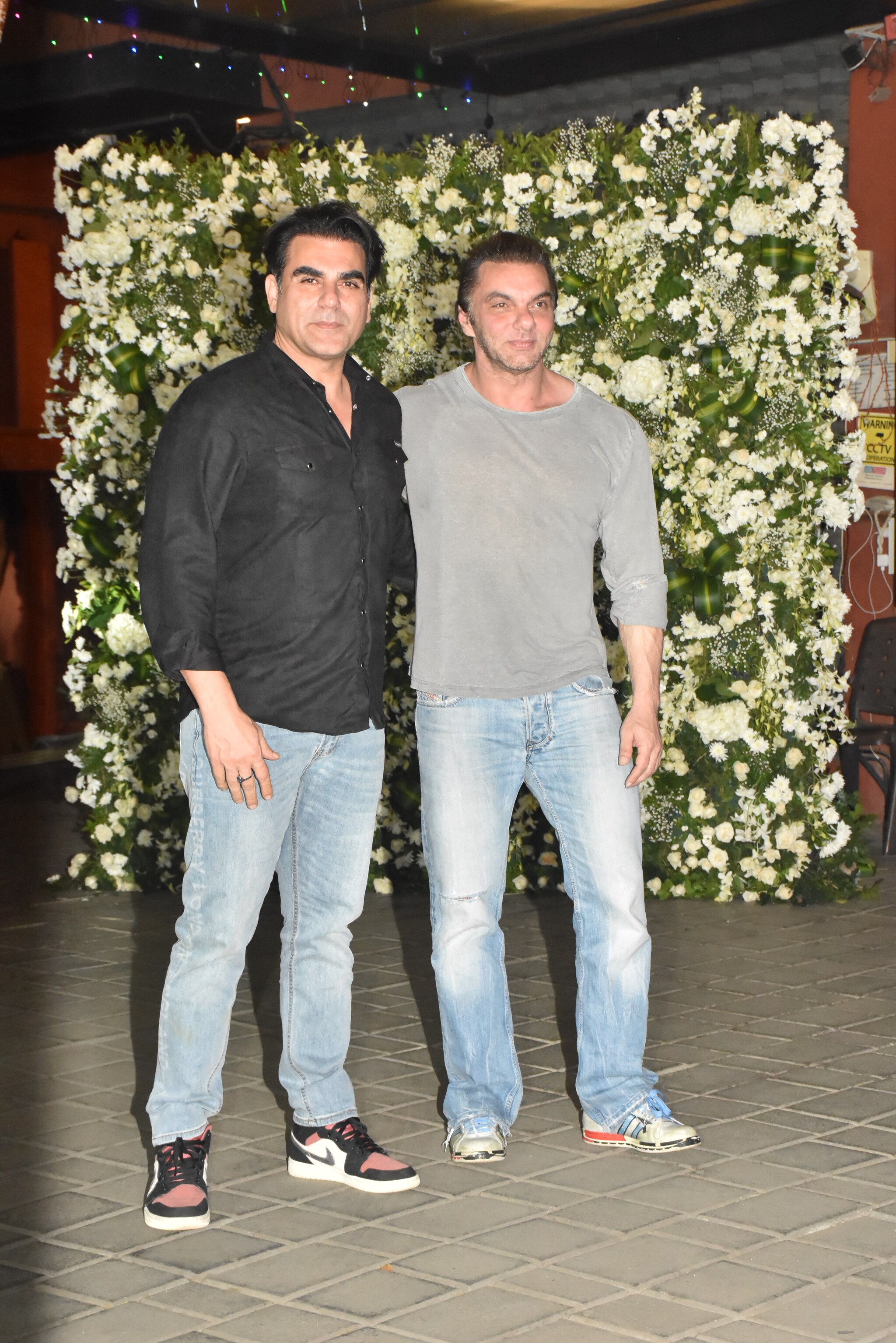 Salman Khan Turns 57 Shah Rukh Khan, Sangeeta Bijlani, Iulia Vantur Salman Khan Turns 57 Shah Rukh Khan, Sangeeta Bijlani, Iulia Vantur