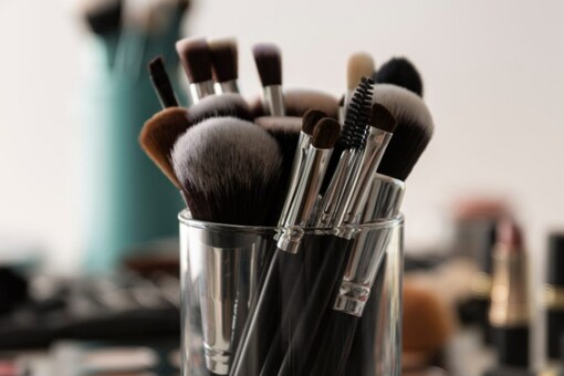 After purchasing your cosmetics, purchasing and using makeup brushes could be a hurdle. (Image: Shutterstock)