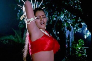 360px x 240px - Silk Smitha Birth Anniversary: Did You Know the Queen Of Sensuality Started  Her Career as a Touch-up Artist? - News18
