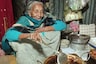 West Bengal's 80-year-old 'Singara Dida' Serves Samosa For Rs 2.5 With a Side of Smiles