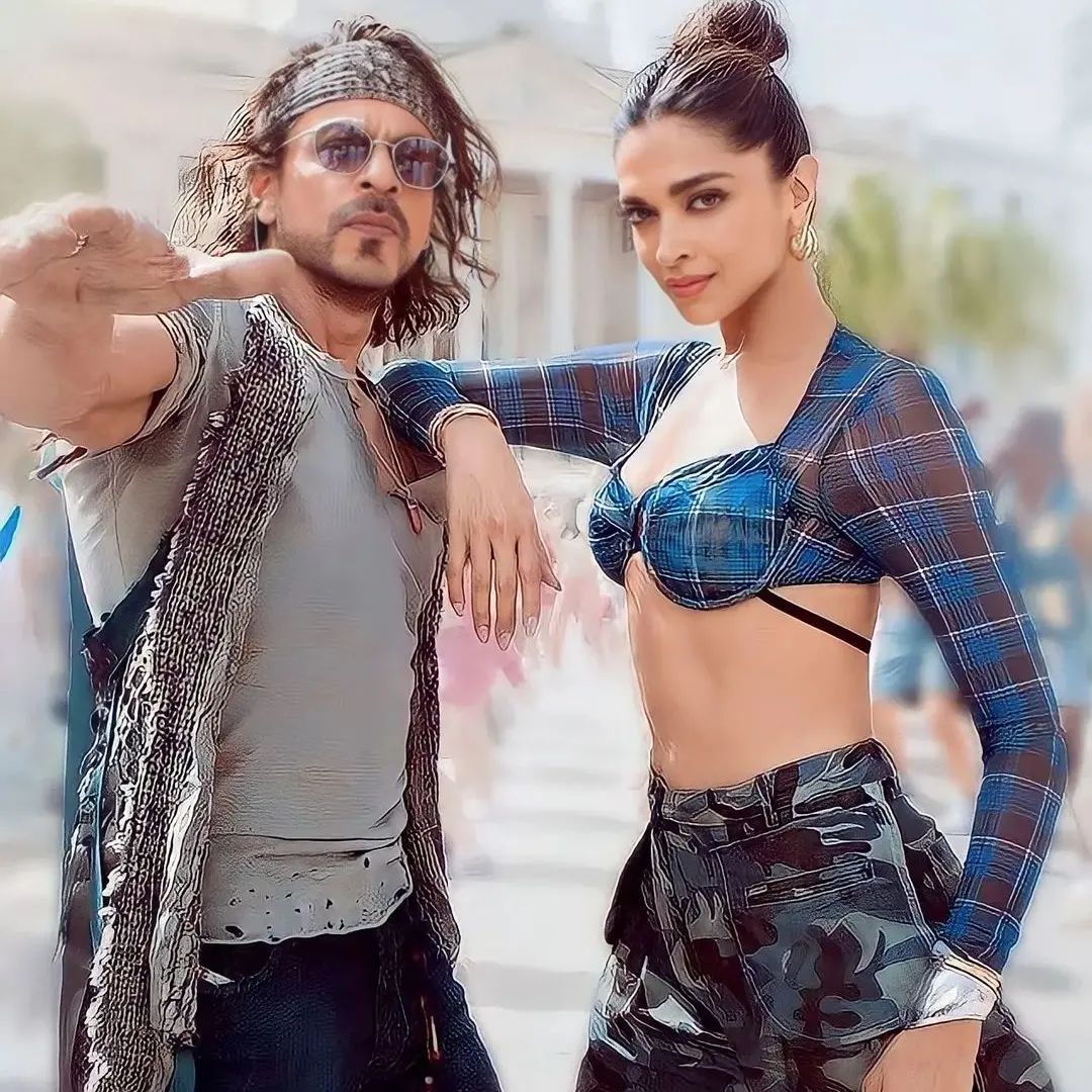 Shah Rukh Khan's Cleavage T-Shirt & Deepika Padukone's Makes It