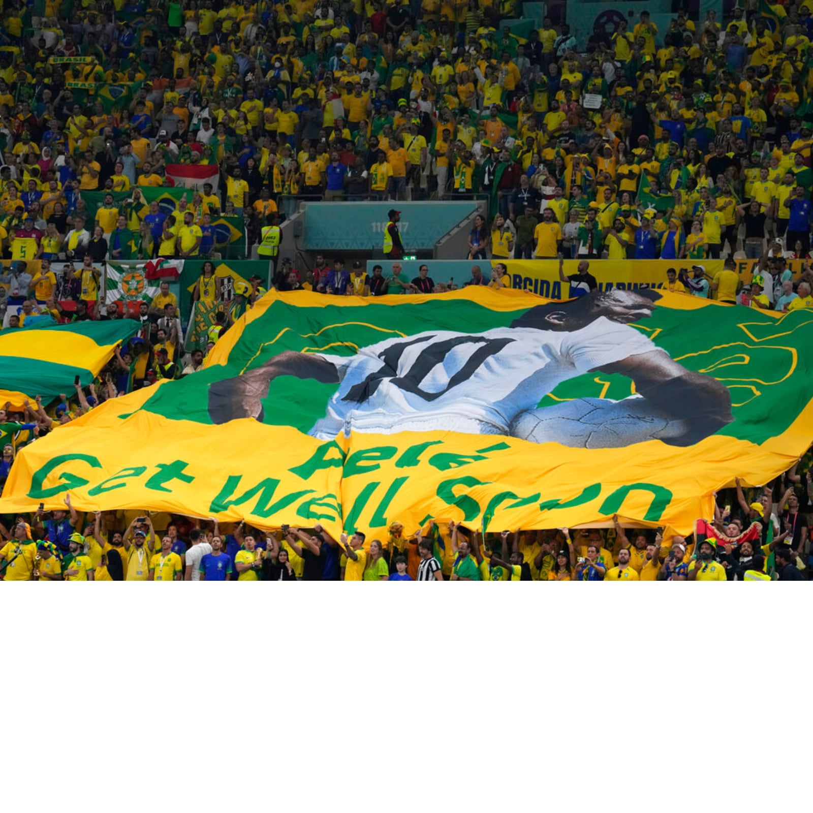 Brazil Fans at FIFA World Cup 2022 Show Support for Football Great Pele -  News18