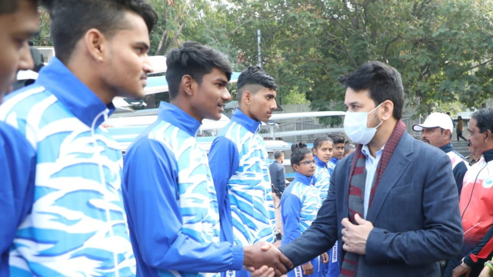 Minister sportu Anurag Thakur odwiedza SAI NCOE Bhopal i wchodzi w interakcje ze sportowcami w MP Hall