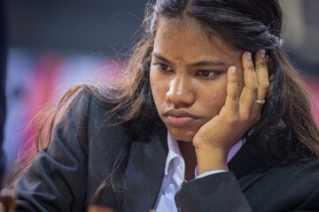 Giri and Vidit lead their groups with a full point at the FIDE