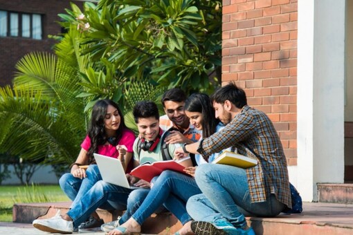 The top 2.5 lakh students of JEE Main are allowed to sit for JEE Advanced every year (Representative image)
