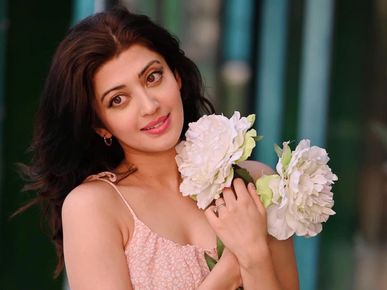 In Latest Photoshoot, Pranitha Subhash Looks Pretty In Peach; Check It Out  - News18