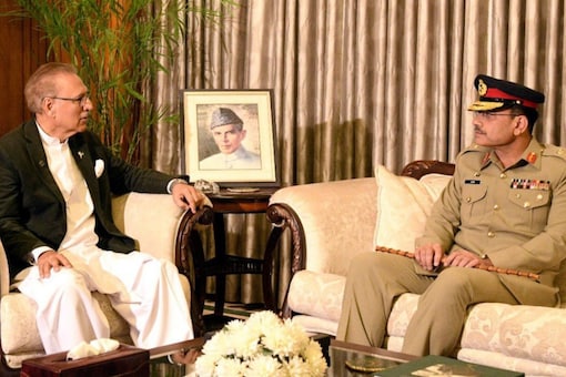 President Arif Alvi with COAS General Asim Munir. (Twitter)