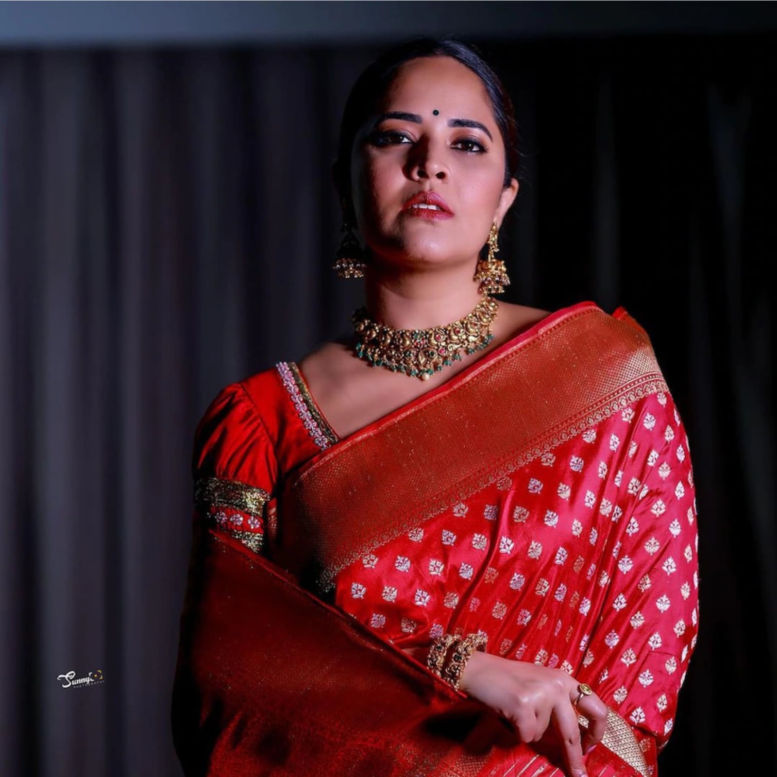 1600px x 1600px - Jabardasth Host Anasuya Bharadwaj Looks Adorable In Red Silk Saree, See  Pics - News18