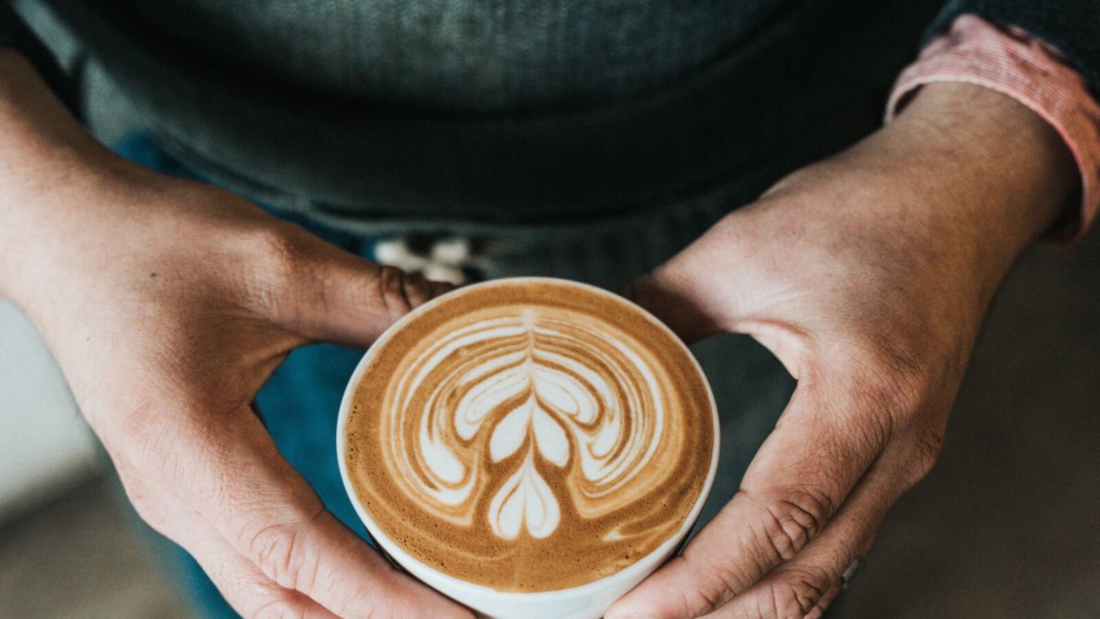 Por qué deberías repensar el café de la mañana con el estómago vacío
