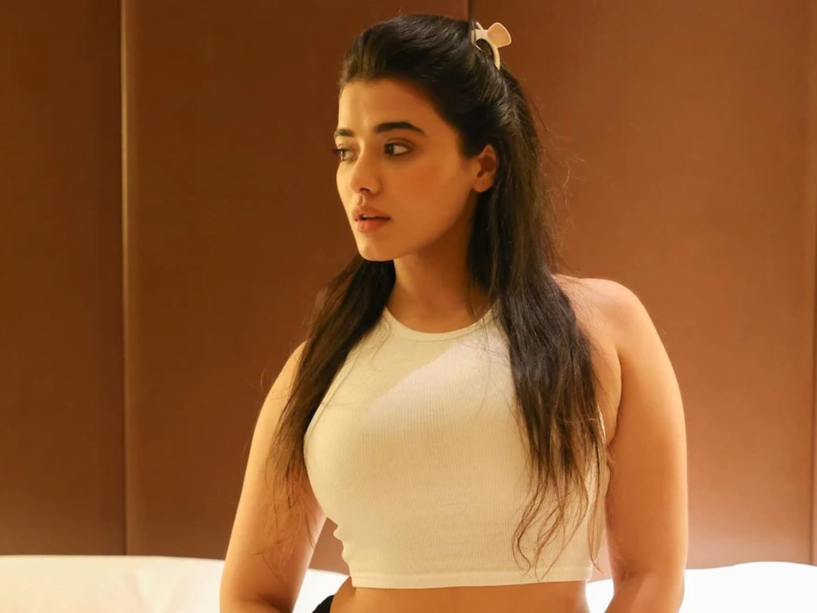 Ketika Sharma Looks Stunning In Tube Top, Fans Can't Stop Dropping Gire  Emojis - News18