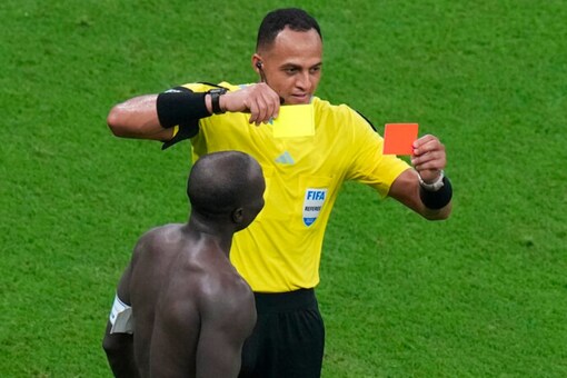 Watch: Referee Shakes Vincent Aboubakar's Hand Before Showing Him a Red Card Watch: Referee Shakes Vincent Aboubakar's Hand Before Showing Him a Red Card