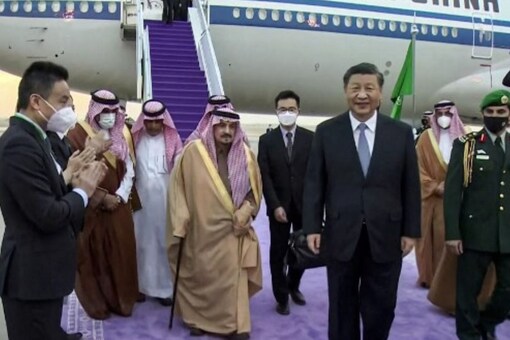This image grab taken from footage aired by Saudi TV shows China's President Xi Jinping (C-R) being received by officials including the Governor of Riyadh province Prince Faisal bin Bandar al-Saud (C-L) at King Khalid International Airport in Saudi Arabia's capital Riyadh on December 7, 2022. (Image: AFP)