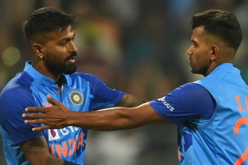 Hardik Pandya and Shivam Mavi during the 1st T20I vs Sri Lanka.