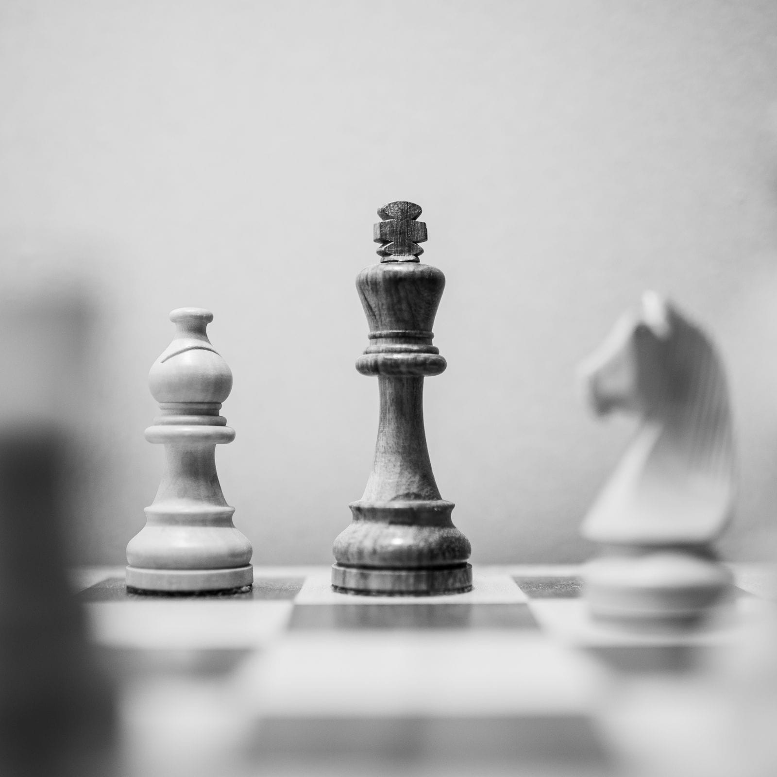 Chess: Can the king checkmate another king? (see question details