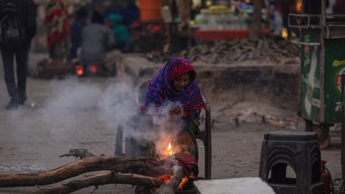 Weather Updates: Biting Cold in North India, Delhi’s Ridge Shivers at 1.5° Amid Flight & Train Delays; Rajasthan freezes at 0°