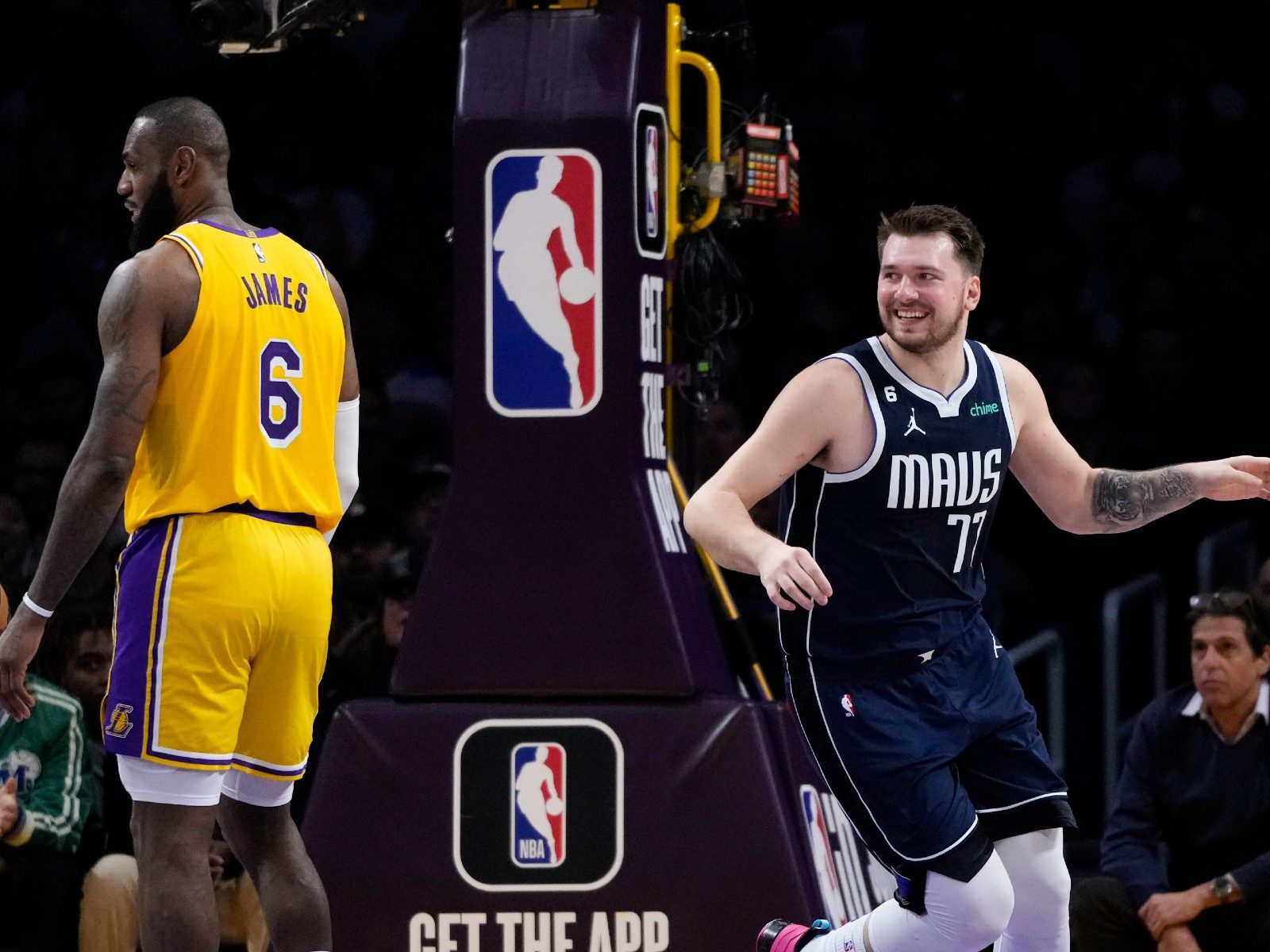 NBA: LA Lakers Beat Phoenix Suns, Golden State Warriors Down Dallas  Mavericks, Milwaukee Bucks Rout San Antonio Spurs - News18