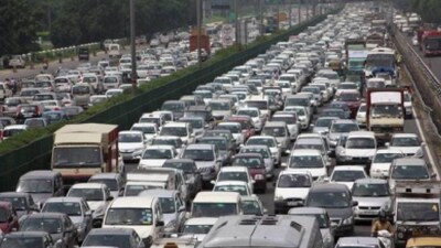 Ashram flyover traffic. (Photo: IANS)