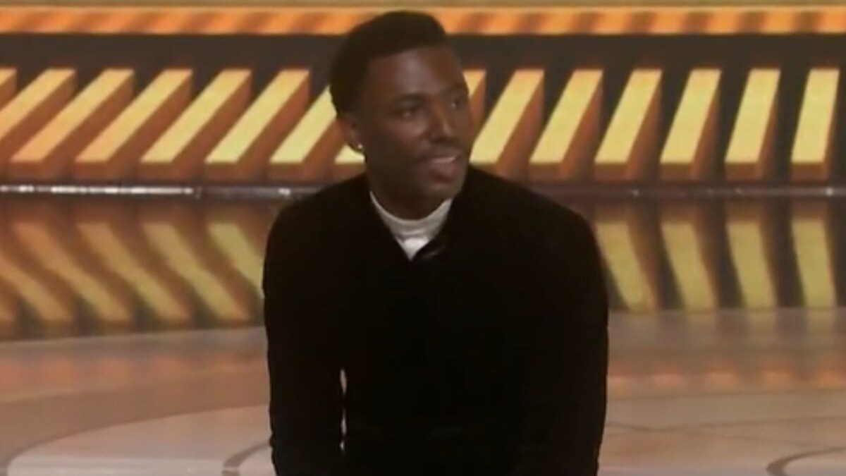 Golden Globes 2023 Jerrod Carmichael Grills Hfpa In Opening Monologue