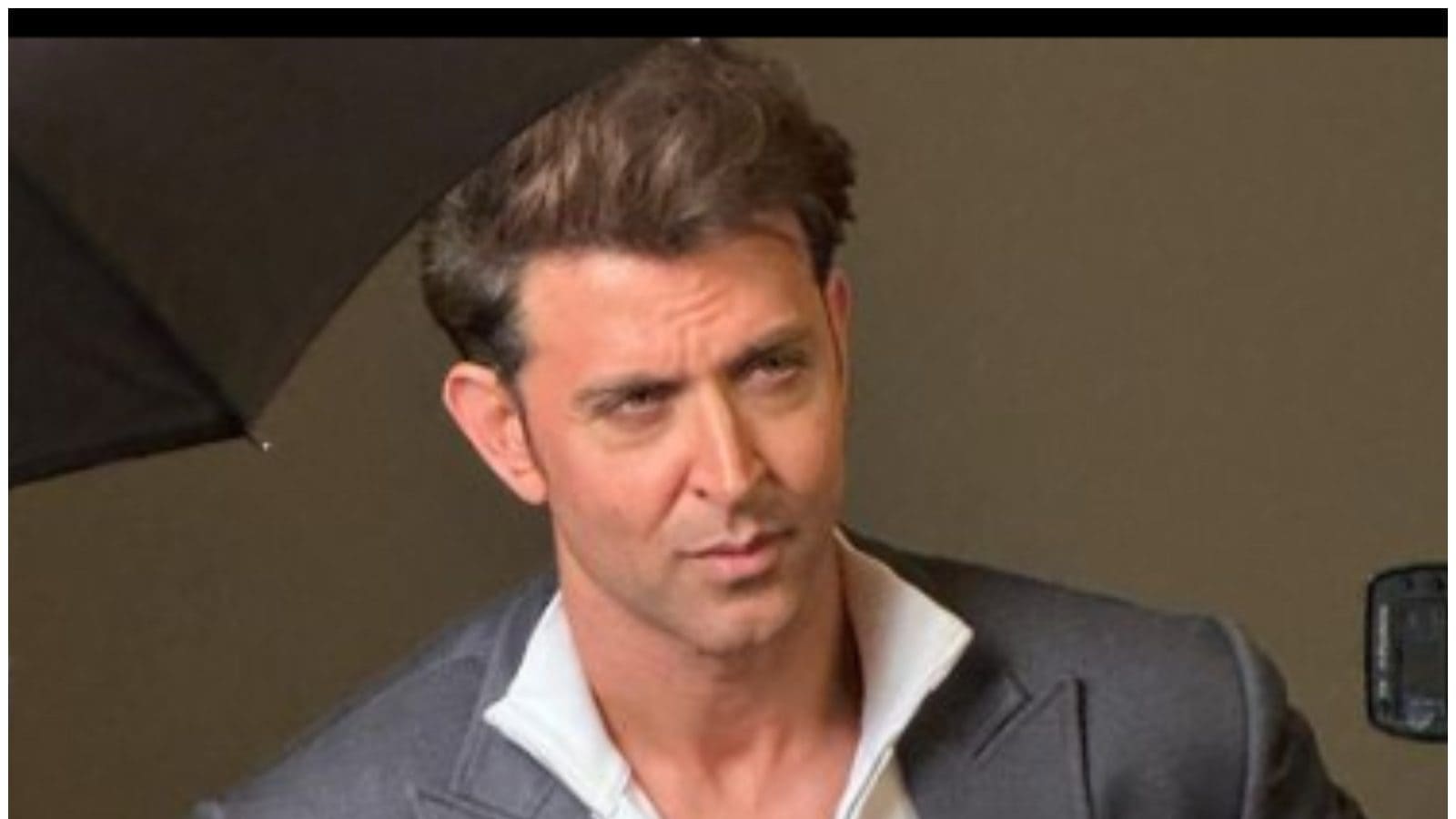 Hrithik Roshan needs make up to look bad and still doesn't look bad🤯 :  r/LadyBoners