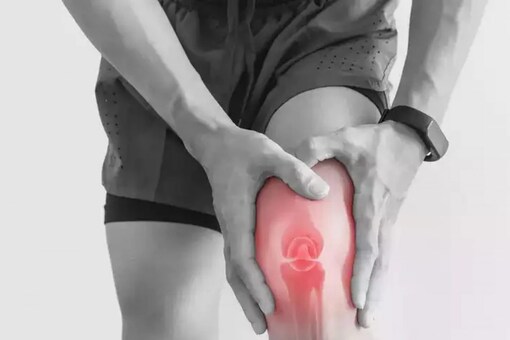 People may have joint stiffness and acute agony that restricts limb movement during the winter.

