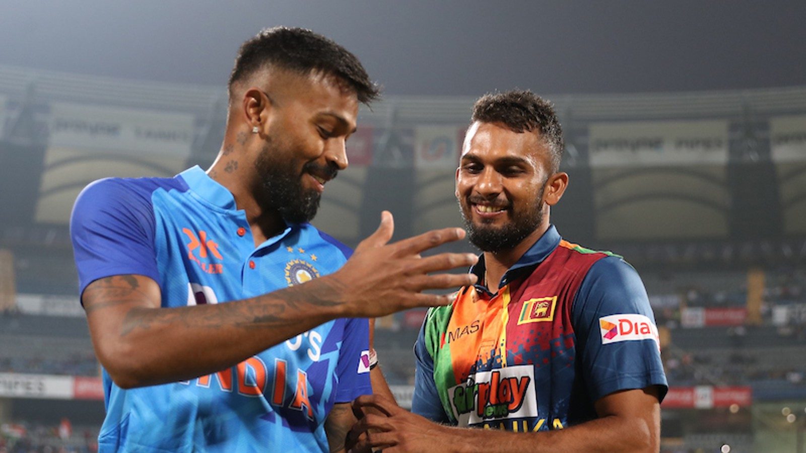 IND vs SL, 2nd T20I: भारत ने श्रीलंका के खिलाफ टॉस जीता और गेंदबाजी चुनी