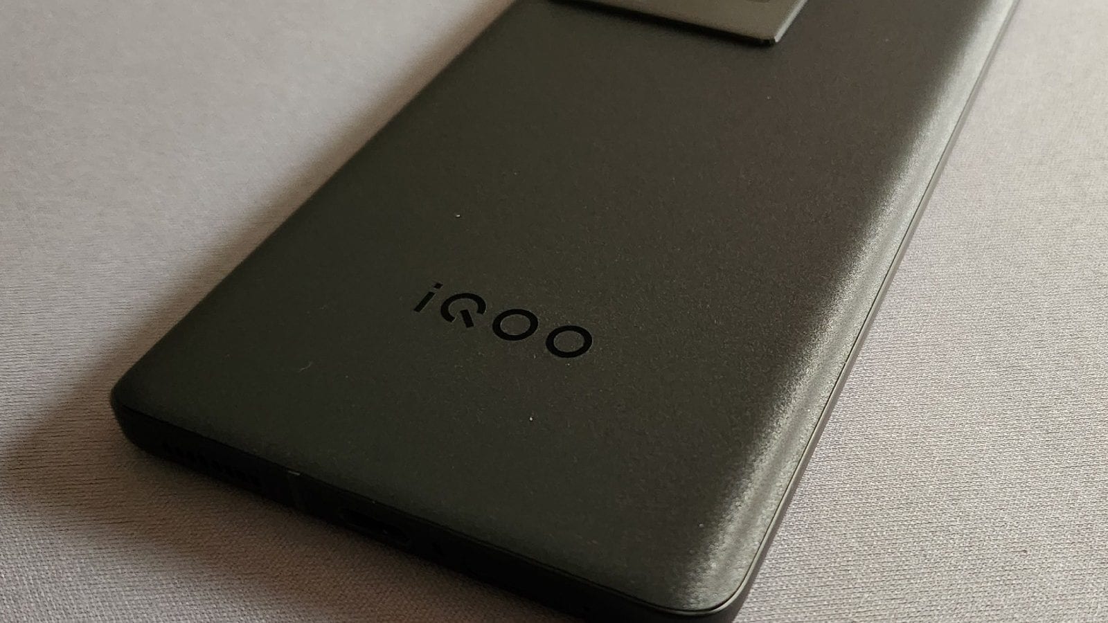 iQOO 11 5G Unboxing And First Impressions: Flagship-Worthy Credentials