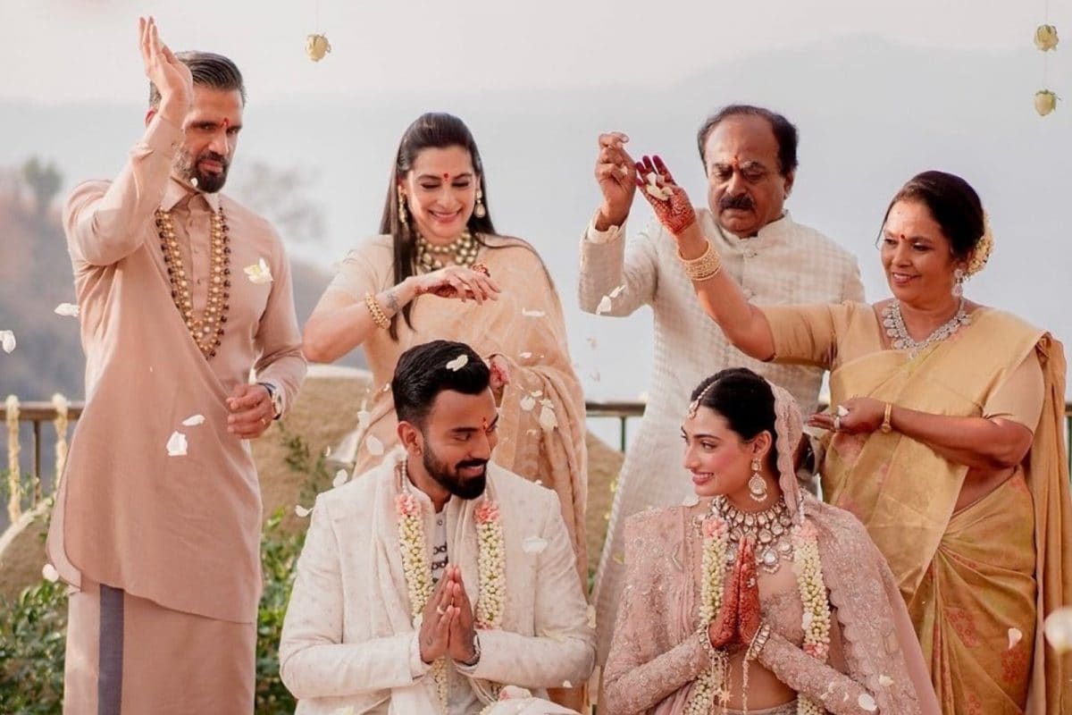 KL Rahul-Athiya Shetty Wedding Pictures: Couple Rumoured to Have Received  Gifts Worth Crores