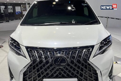 Lexus LM 350h (Photo: Paras Yadav/News18.com)