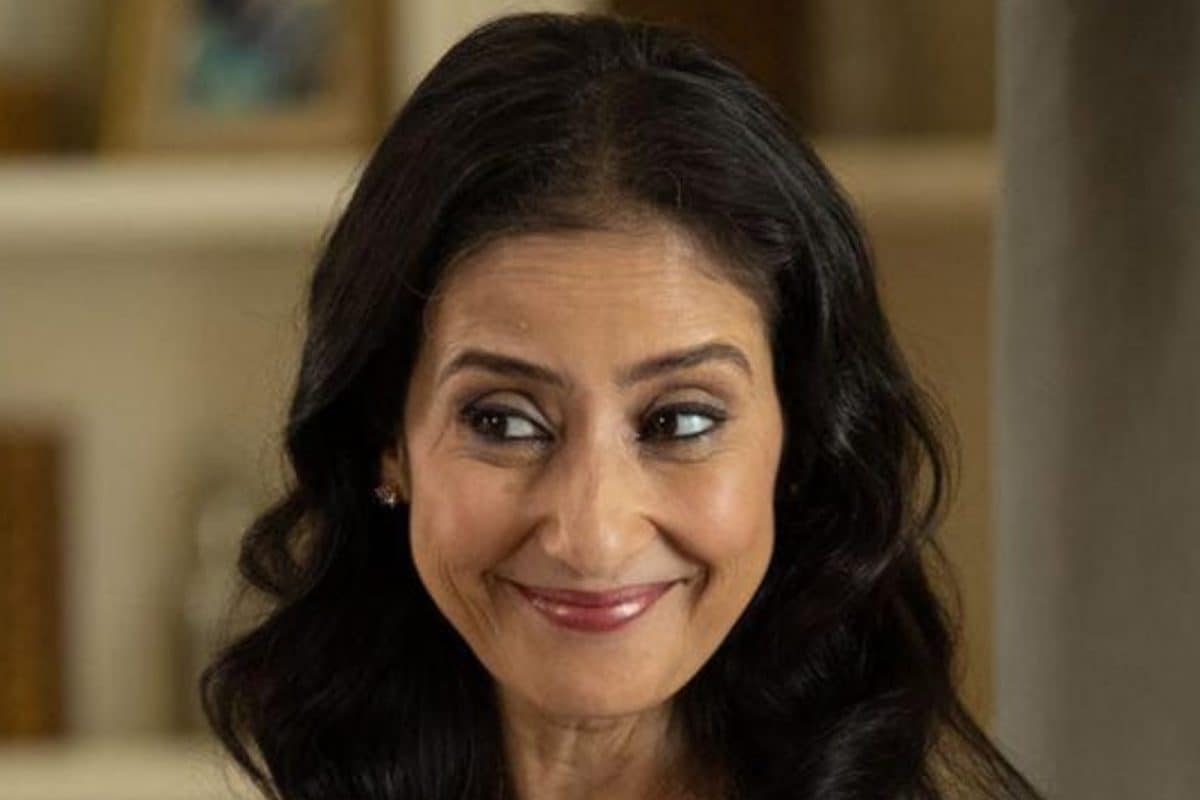 Manisha Koirala Opens Up on Ageism in Bollywood; Says, She Doesnt Allow  Trolls Get the Best of Her - News18